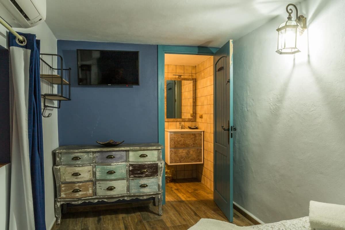 Chambre Double, salle de bains privée, vue cour intérieure (habitacion rustica) | Divers