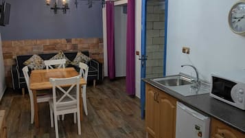 Studio, kamar mandi pribadi (Para toda la familia) | Tempat makan
