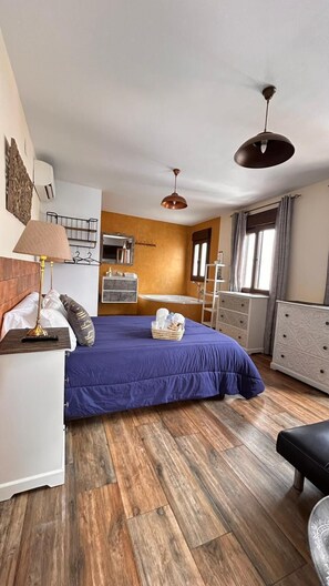 Deluxe Suite, Private Bathroom, City View (impresionante) | Free WiFi