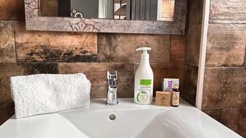 Panoramic Double Room, Private Bathroom (balcon) | Bathroom | Soap, shampoo, toilet paper