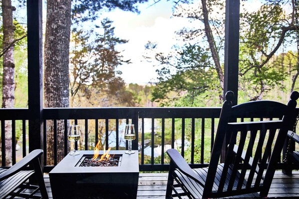 Property grounds - Cabin Retreat With Mountain and Water Views!! Foosball, Fire Pit, AC (Fleetwood)