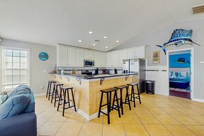Fridge, microwave, oven, stovetop - Coastal retreat with two outdoor pools, fire pit & balcony - close to the beach (Murrells Inlet)