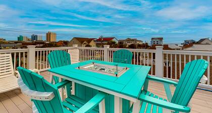 Coastal retreat with two outdoor pools, fire pit & balcony - close to the beach