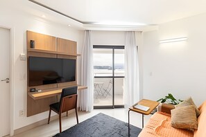 Apartment | Living area - ARK Houses - Flat Standard Vista-Mar c/ Piscina na Cobertura (Santos)