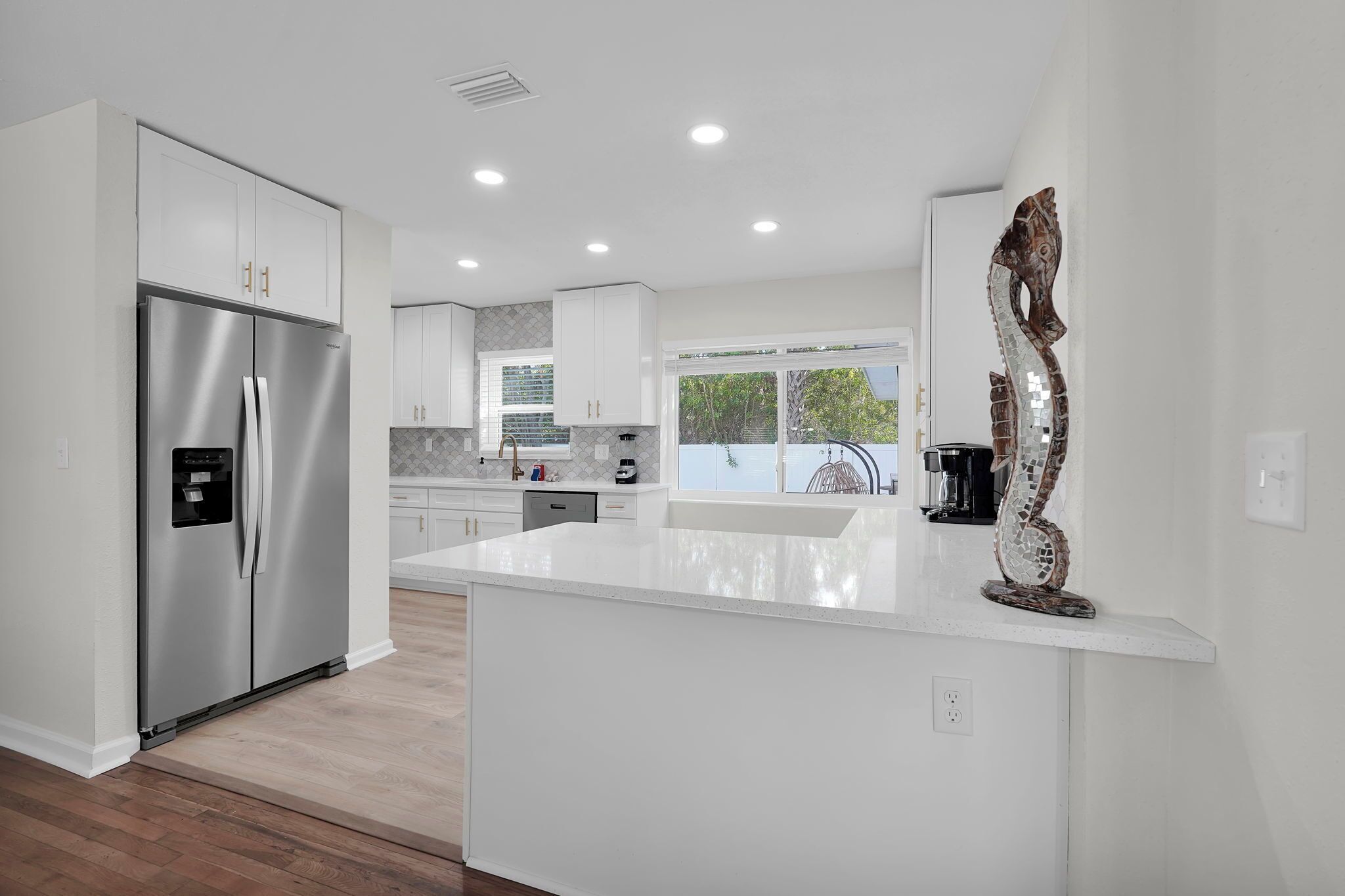 Refrigerador, microondas, horno y lavavajillas 