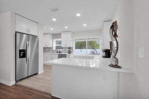 Fridge, microwave, oven, dishwasher - 3-bedroom House with Heated Pool in Delightful St. Augustine. Pet-Friendly! (St. Augustine)