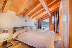 4 bedrooms, iron/ironing board, WiFi, bed sheets - Chalet Renard Blanc is a luxurious yet cozy home for skiing, golfing, and hiking (Crans-Montana)
