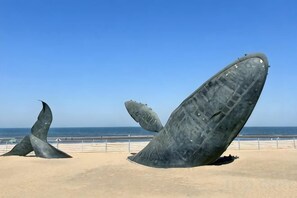 Beach - Ease Hotel (Yantai)