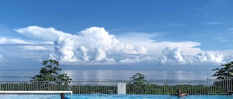 室外游泳池