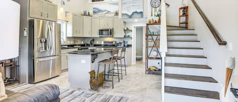 Fridge, microwave, stovetop, dishwasher