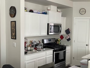 Mikrowelle, Ofen, Herdplatte, Geschirrspüler