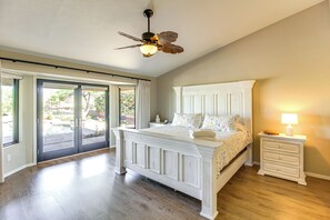2 bedrooms, iron/ironing board, Internet, bed sheets - Newly Renovated Home w/ Pool Access in Tucson! (Tucson)