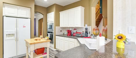 Fridge, microwave, stovetop, dishwasher