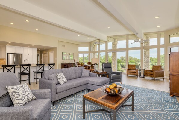 Living area - Old Lakeway with Lake View and Swim Spa. 30 Day Minimum. (Lakeway)