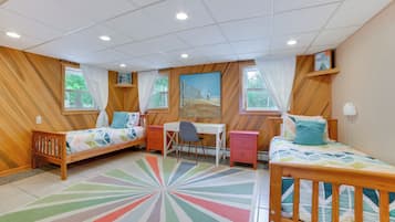 3 bedrooms, travel cot, WiFi, bed sheets