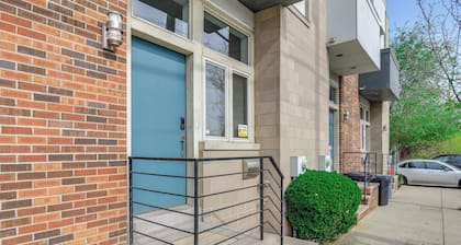 1 Mi to Old Town: Philadelphia Townhome w/ Patio!