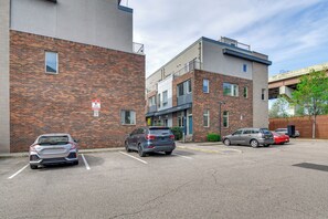 Exterior - Private Patio! Stay By Old Town, Lincoln Financial (Philadelphia)