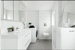 Apartment, 2 Bedrooms, Balcony, Mountain View | Bathroom - Wonderfully Located, 2bedroom, Balcony (Ålesund)