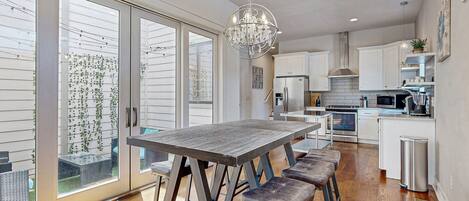 Frigorífic, microones, forn i placa de cuina