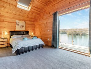 4 bedrooms, free WiFi, bed sheets