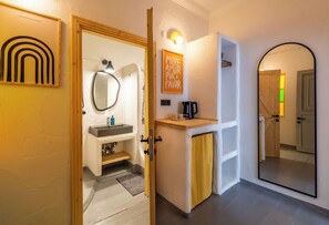 Comfort Room, City View | In-room safe, free WiFi - MİLOZROOMS (Ayvalik)