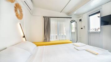 Deluxe Room, City View | In-room safe, free WiFi