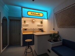 Chambre Familiale, vue ville | Coin séjour