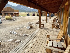 Terrace/patio - Cozy Cabin 11 at the Almo Inn near City of Rocks/Castle Rock Park in Almo, Idaho (Almo)