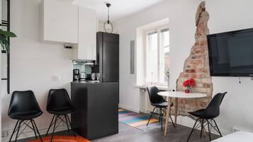 Modern and Renovated 1BR Apt in City Center | Dining room