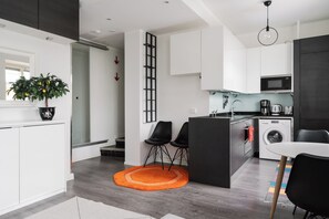 Private kitchen - Renovated Top Floor Studio in Kallio (Helsinki)