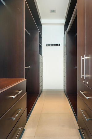Bloc d'apartaments Deluxe, vistes a l'oceà | 3 dormitoris, habitacions insonoritzades i wifi gratuïta