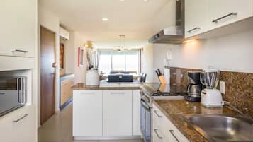 Condo Deluxe, vista al océano | Cocina privada