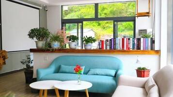 المنشأة من الداخل