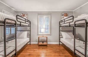2 bedrooms, iron/ironing board, free WiFi, bed sheets