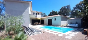 Pool - Between turquoise sea and natural pools, modern villa with private pool (Zonza)
