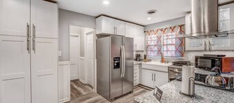 Quarters on Quince - Huge Yard