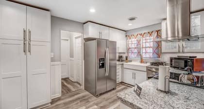 Quarters on Quince - Huge Yard