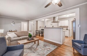 Smart TV - Near Parks, Zoo, & Downtown! Colonial Acres Abode (Memphis)