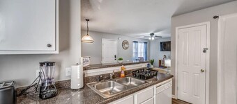 5 Min to Downtown & Hospital - Bluff City Bungalow