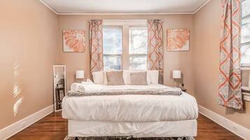 2 slaapkamers, een strijkplank/strijkijzer, gratis wifi, beddengoed