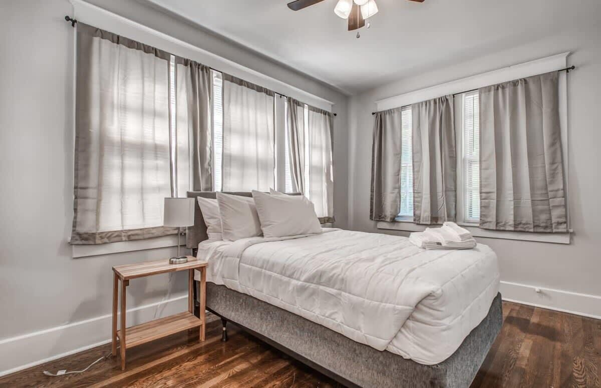 5 habitaciones, tabla de planchar con plancha y wifi gratis 