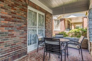 Outdoor dining - Near Rhodes College & Downtown! The Rolling Stone (Memphis)