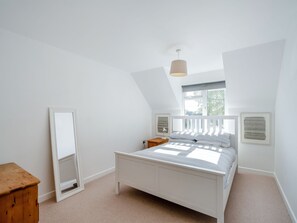 5 bedrooms, free WiFi, bed sheets