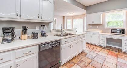 Mins to Shelby Farm Park! - Comfy in Cordova