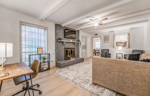 10 from U of Memphis & Airport- Pinecrest Perch