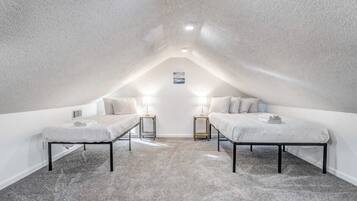 3 soverom, skrivebord, strykejern/-brett og wi-fi (inkludert)