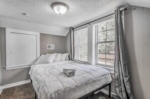 3 bedrooms, iron/ironing board, free WiFi