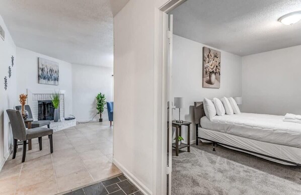 4 bedrooms, iron/ironing board, free WiFi, bed sheets - Near Dining, Shopping, Parks! Tranquil Fox Trails (Memphis)