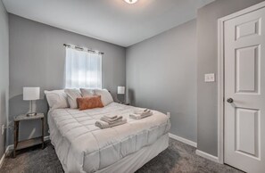 4 habitaciones, escritorio, tabla de planchar con plancha y wifi gratis 
