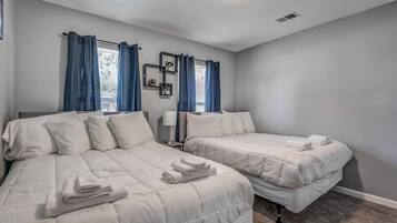 4 bedrooms, desk, iron/ironing board, free WiFi